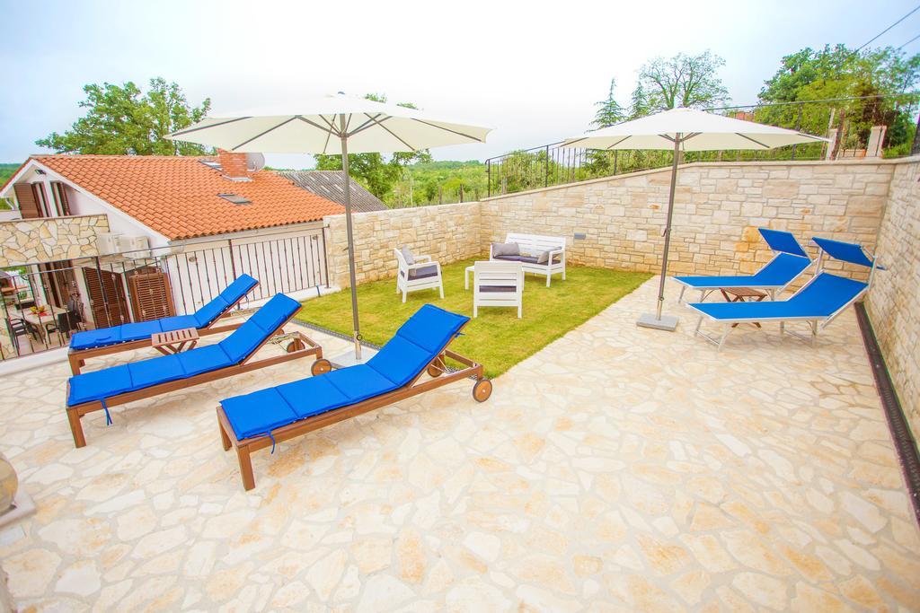 Villa Lara Karojba Стая снимка