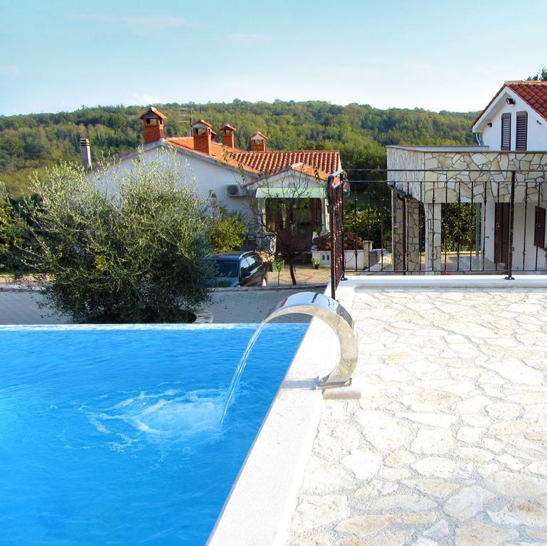 Villa Lara Karojba Стая снимка