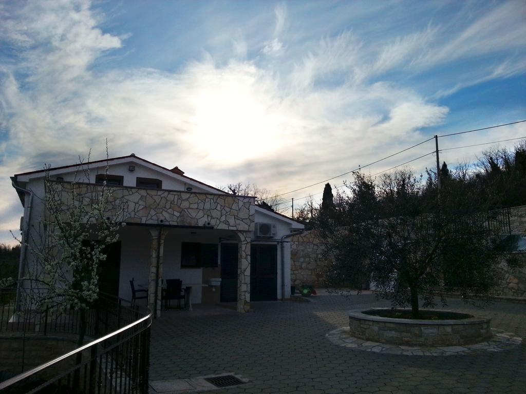 Villa Lara Karojba Стая снимка