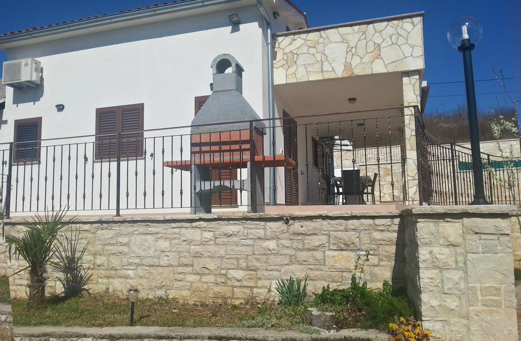 Villa Lara Karojba Стая снимка